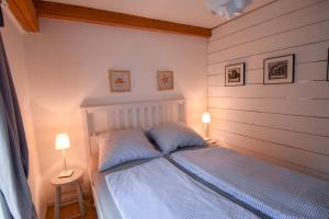 Säng eller sängar i ett rum på Ferienhaus EXTRAZEIT_URLAUB