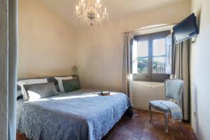 Een bed of bedden in een kamer bij BYPILLOW Cluc Begur