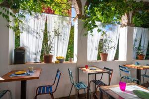 Een restaurant of ander eetgelegenheid bij BYPILLOW Cluc Begur