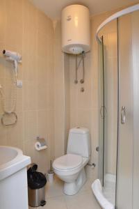 O baie la Private apartman 5b23 in Kraljevi cardaci +7 fotografii