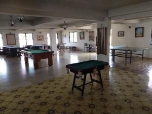 Meja biliard di Hotel Pousada São Miguel