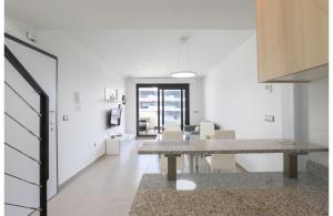 Kuchnia lub aneks kuchenny w obiekcie MyFlats Luxury Arenales