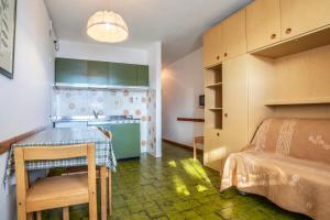 Virtuve vai virtuves zona naktsmītnē Alpine Smart Residence