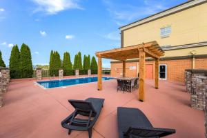 The swimming pool at or close to Clarion Pointe Madison-Huntsville