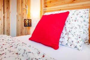 Posteľ alebo postele v izbe v ubytovaní Apartmány Nevädza