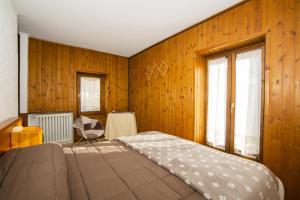 Postel nebo postele na pokoji v ubytování Hotel Chalet Joli