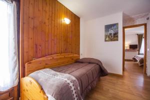 Postel nebo postele na pokoji v ubytování Hotel Chalet Joli