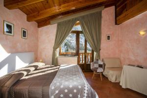 Postel nebo postele na pokoji v ubytování Hotel Chalet Joli