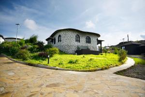 Tòa nhà nơi resort tọa lạc