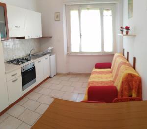 A kitchen or kitchenette at Residence Hotel Vittoria