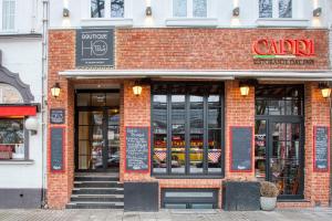 a store front of a brick building at Boutique 053 Hamburg Main Station in Hamburg