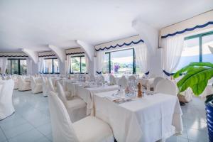 Restoran või mõni muu söögikoht majutusasutuses Paradiso Terme Resort & SPA con 5 piscine termali
