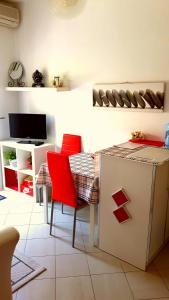 TV a/nebo společenská místnost v ubytování Apartmani Dačo
