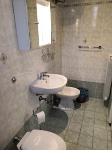 A bathroom at Residence Hotel Vittoria