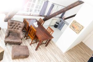 an overhead view of a dining room table and chair at Ferienwohnung Fiete in Grevenkop