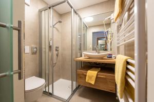 Hotel & Restaurant Ragginger Attersee的一间浴室