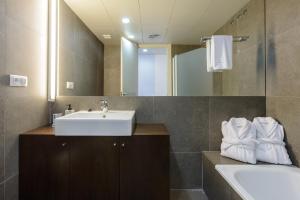Ванна кімната в APG Carrer Nou Atic