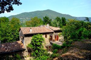 a house on a hill with mountains in the background at Mas Mialou in Saint-Jean-du-Gard