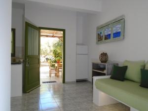 A seating area at Leros Eleonas Apartments