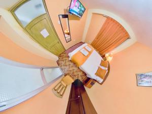 an overhead view of a room with a bed at Hotel Chachapoyas in Chachapoyas