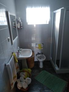 a bathroom with a sink and a toilet at Adega Ilhéu in Feteira