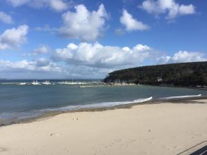 a view of a beach with boats in the water at L'Imprenable vue mer in Crozon