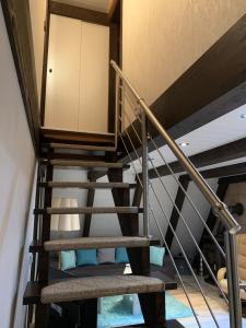 Palanda nebo palandy na pokoji v ubytování Natur Pur - Waldurlaub im Tiny House