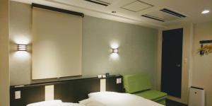 Postel nebo postele na pokoji v ubytování Ueno First City Hotel
