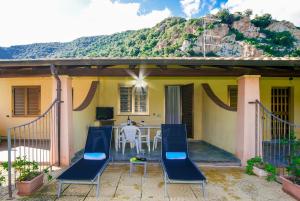 A balcony or terrace at Appartamento fronte mare Perdepera