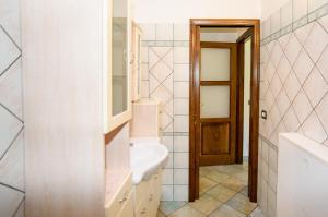 A bathroom at Appartamento fronte mare Perdepera