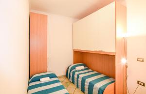 A bed or beds in a room at Appartamento fronte mare Perdepera