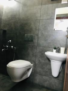 Koupelna v ubytování Goodkarma Inn
