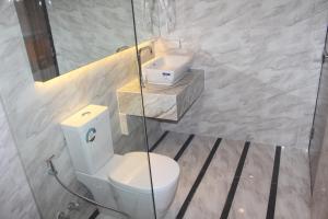 A bathroom at H-District Boutique Poshotel