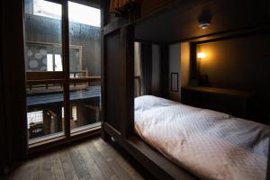 Postel nebo postele na pokoji v ubytování UNKNOWN KYOTO + 37 fotografií