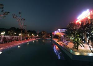a swimming pool at night in front of a building at Ninh Binh Friendly Homestay in Ninh Binh