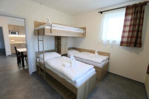 Posteľ alebo postele v izbe v ubytovaní Apartmány AURA