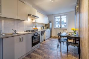 Kuchyňa alebo kuchynka v ubytovaní Grelewicz Apartments-MyPlace