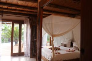 Cama ou camas em um quarto em Fruit & Spice Wellness Resort Zanzibar