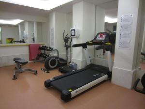 Fitness centrum a/nebo fitness zařízení v ubytování Golden Lotus Hotel