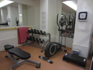Fitness centrum a/nebo fitness zařízení v ubytování Golden Lotus Hotel
