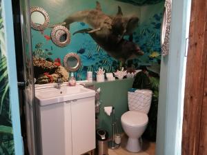 a bathroom with a sink and a fish themed wall at Delfina nähe Europa park Rust in Kappel-Grafenhausen