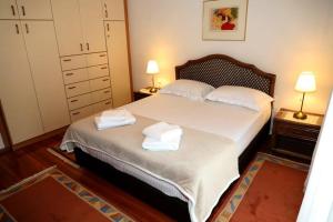 Postel nebo postele na pokoji v ubytování Cosy 3bedroom Apartment in the center of Volos
