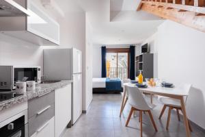 Η κουζίνα ή μικρή κουζίνα στο Apartamentos Quijano by Be Alicante