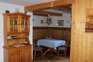 a kitchen with a table and chairs in a room at Ferienhaus Margotti in Altaussee