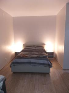 Кровать или кровати в номере Апартаменты на Балтийской, 16а