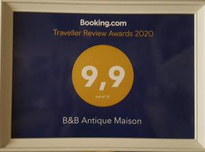 una imagen enmarcada de un signo con el número en B&B Antique Maison, en Soave
