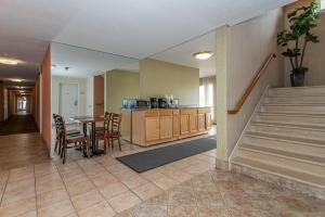 a kitchen and dining room with a table and chairs at Americas Best Value Inn Ashtabula/Austinburg in Austinburg