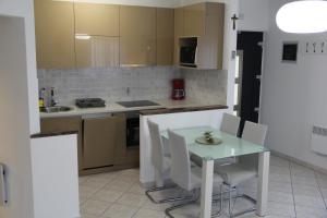 Kuchyňa alebo kuchynka v ubytovaní Apartment Zarko