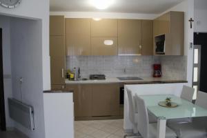 Kuchyňa alebo kuchynka v ubytovaní Apartment Zarko