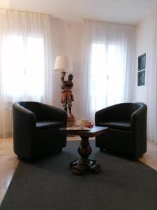 two chairs and a table in a living room at Casa Palazzi in Venice